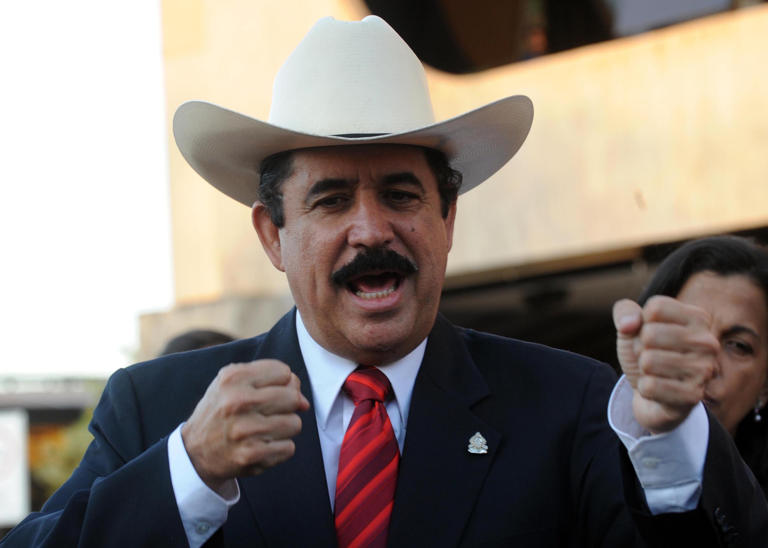 Mel Zelaya y la amenaza de los 30.000 colectivos: una alarma para la gobernabilidad de Honduras
