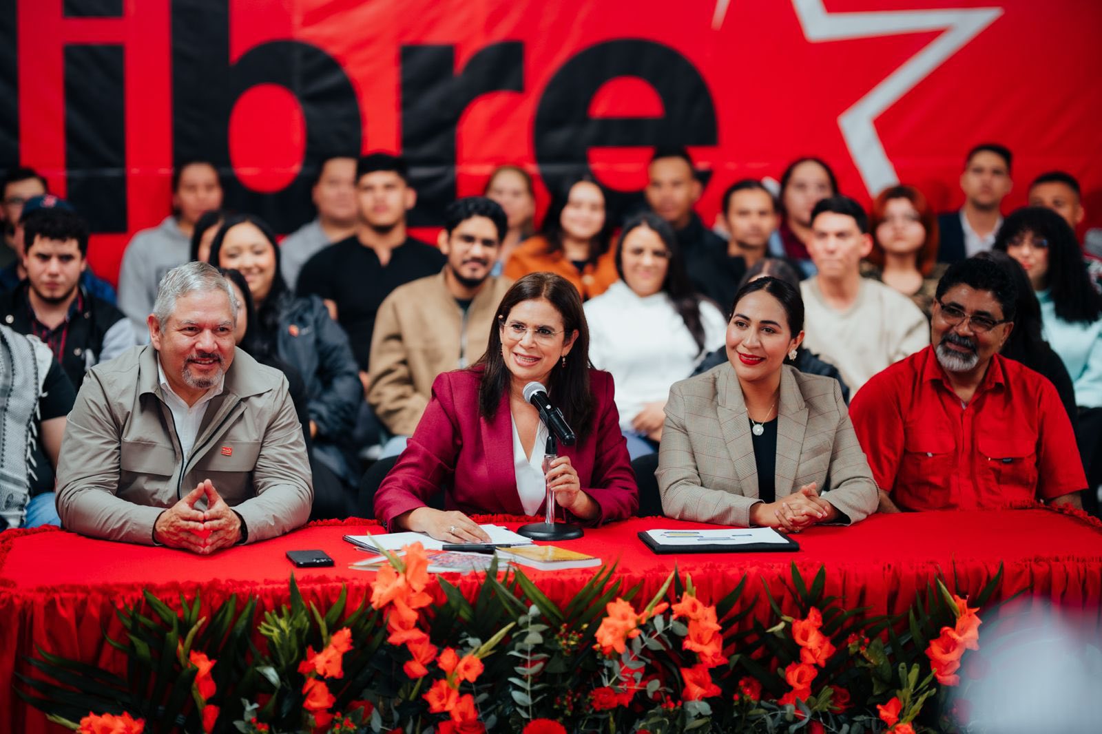 Encuestas indican que LIBRE pierde terreno frente a la oposición en Honduras Encuestas indican que LIBRE pierde terreno frente a la oposición en Honduras