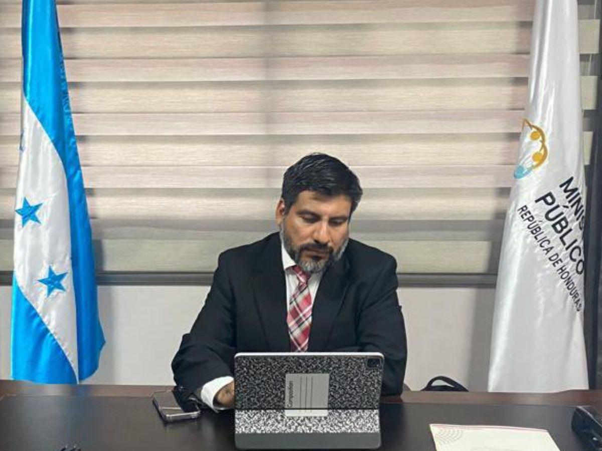 Fiscalía investiga amenaza de asesinato a Mel Zelaya entre dudas y burlas Fiscalía investiga amenaza de asesinato a Mel Zelaya entre dudas y burlas