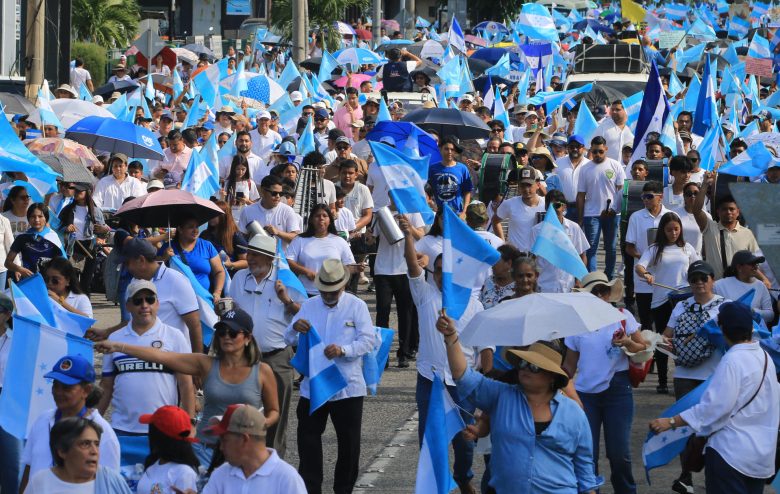 Caminata de Iglesias en Honduras impulsa el debate político y revela tensiones con el oficialismo Caminata de Iglesias en Honduras impulsa el debate político y revela tensiones con el oficialismo