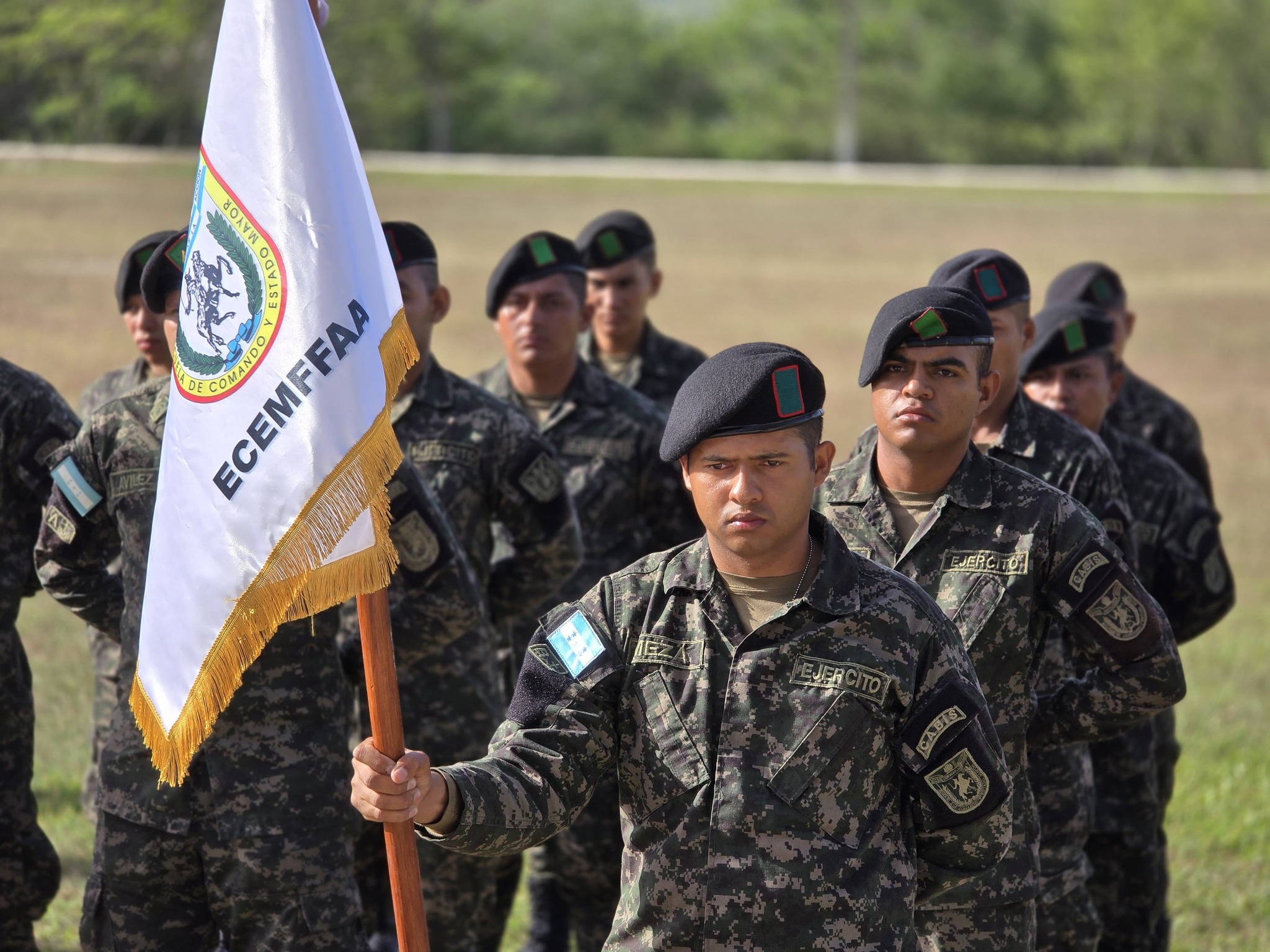 Fuerzas Armadas de Honduras aclaran distancia de LIBRE y denuncian infiltración del narcotráfico Fuerzas Armadas de Honduras aclaran distancia de LIBRE y denuncian infiltración del narcotráfico