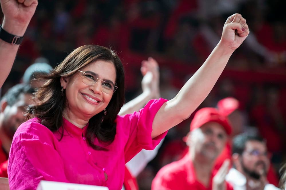 LIBRE enfrenta caída electoral: Rixi Moncada desciende al tercer lugar en las encuestas LIBRE enfrenta caída electoral: Rixi Moncada desciende al tercer lugar en las encuestas