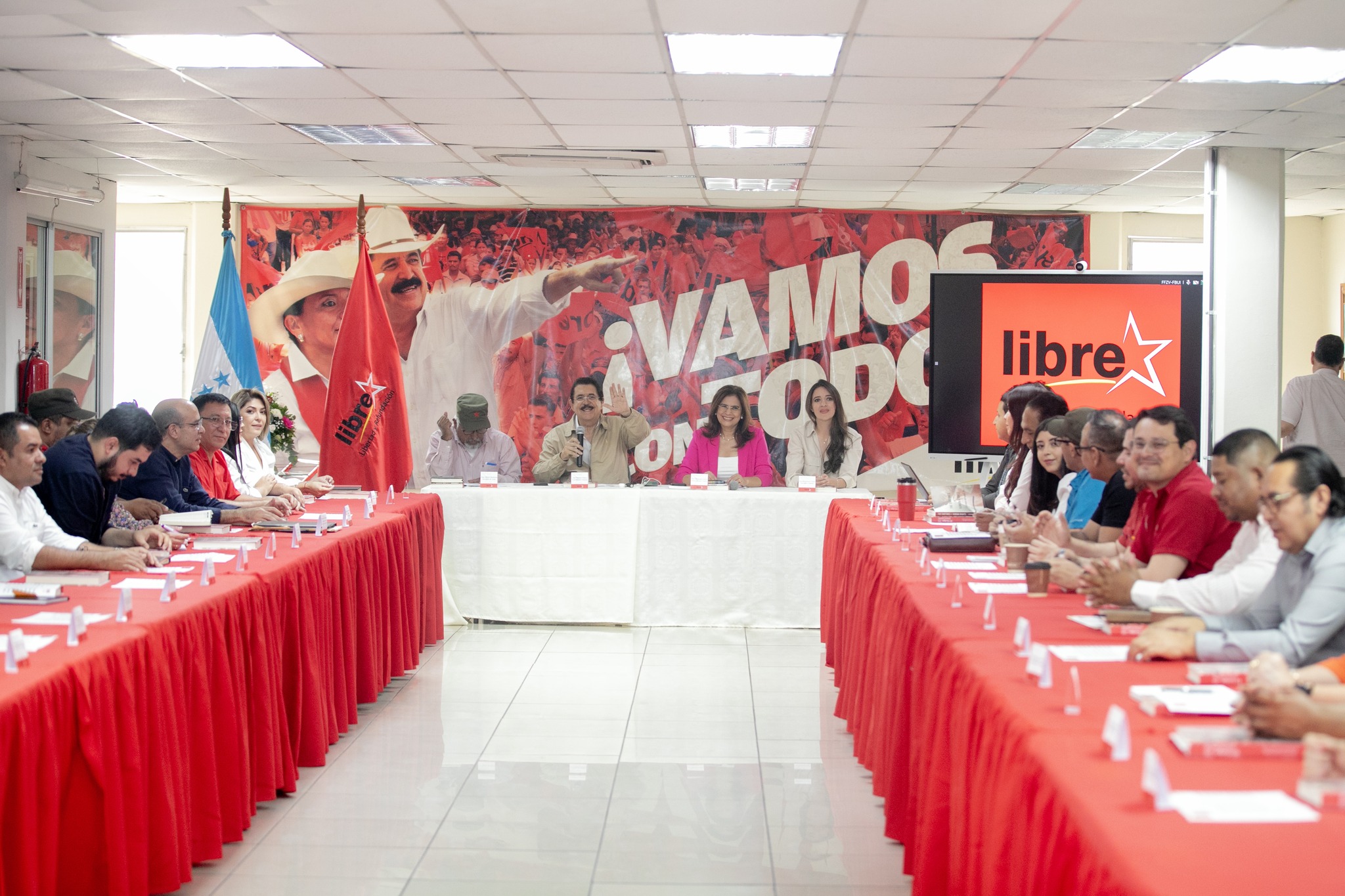 Rixi Moncada, LIBRE y el desarrollo económico frente a la inversión privada